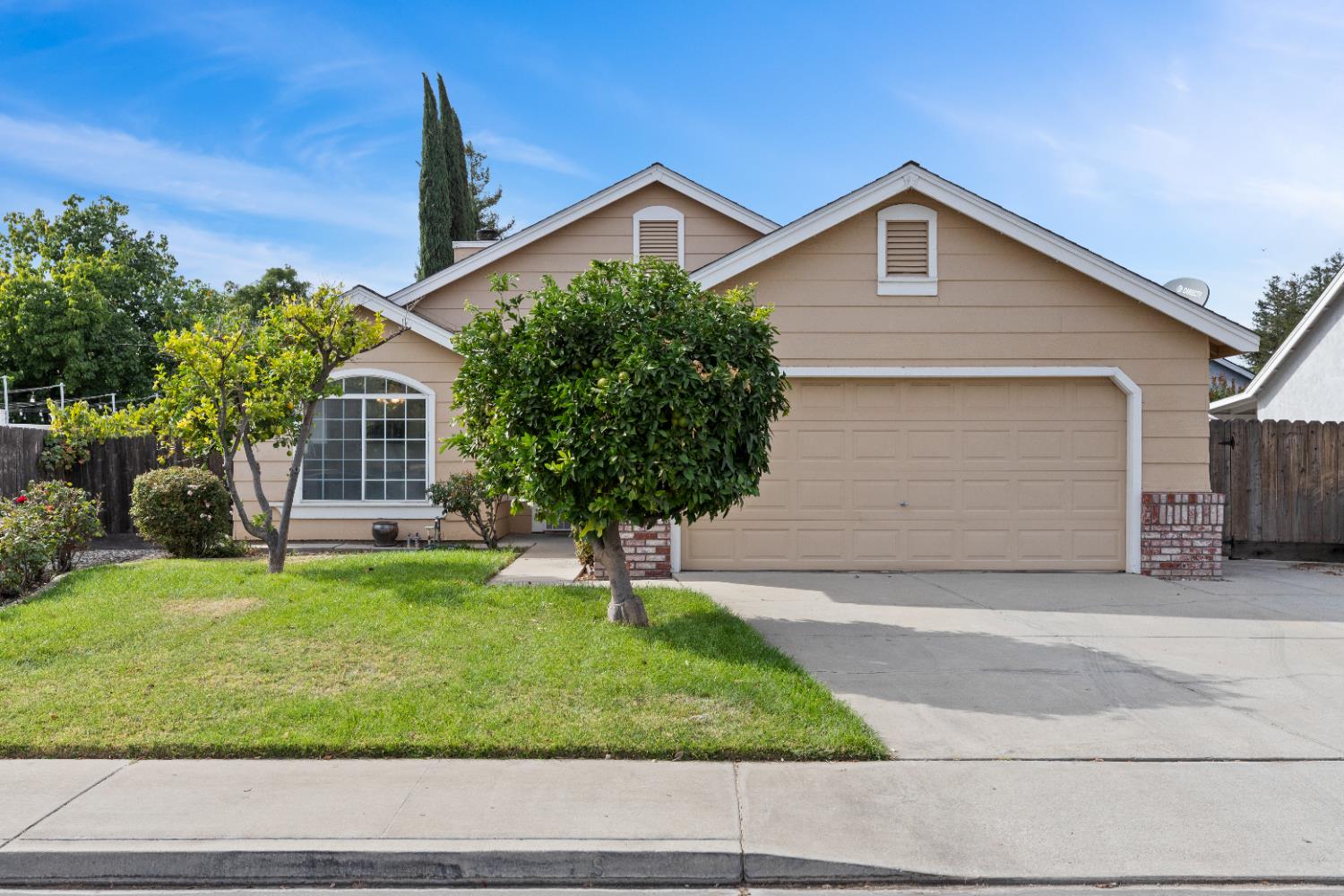 3723 Honeycreeper Dr, Turlock, 3bds/2bath/1296sf