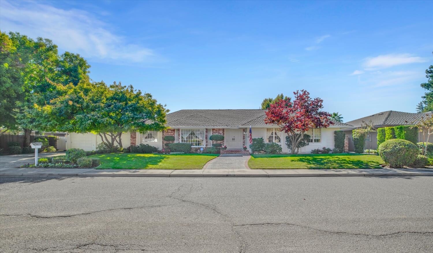 1950 Simon Dr, Turlock, 3bd/2.5ba/3045sf/.29ac
